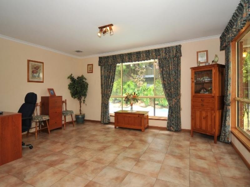 18 Bernacchi Court, Greenwith SA 5125