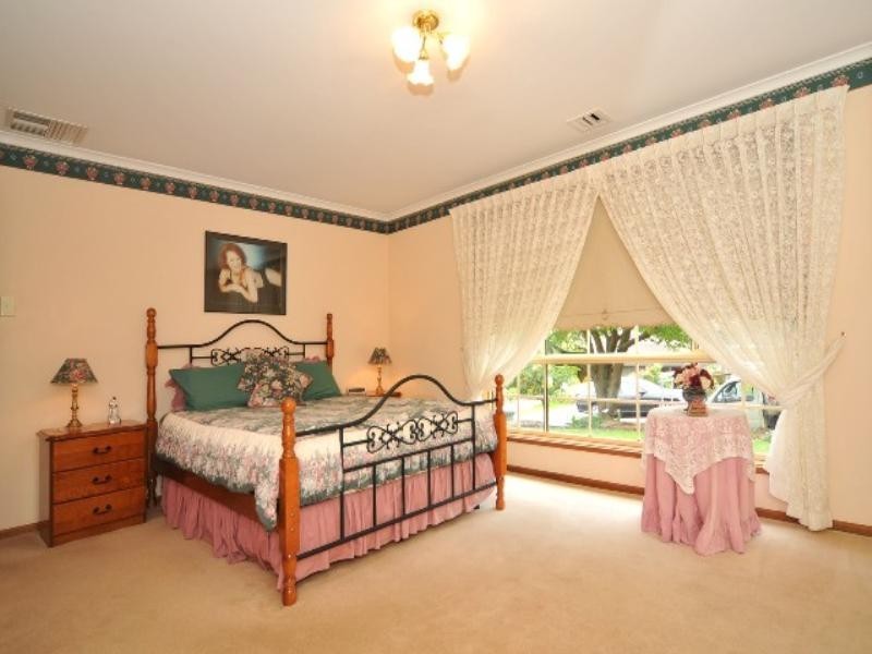 18 Bernacchi Court, Greenwith SA 5125