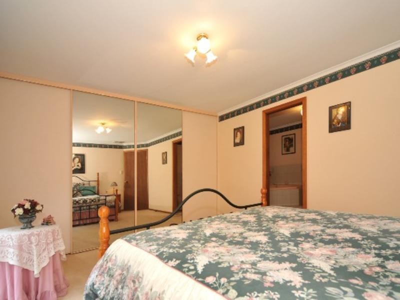 18 Bernacchi Court, Greenwith SA 5125