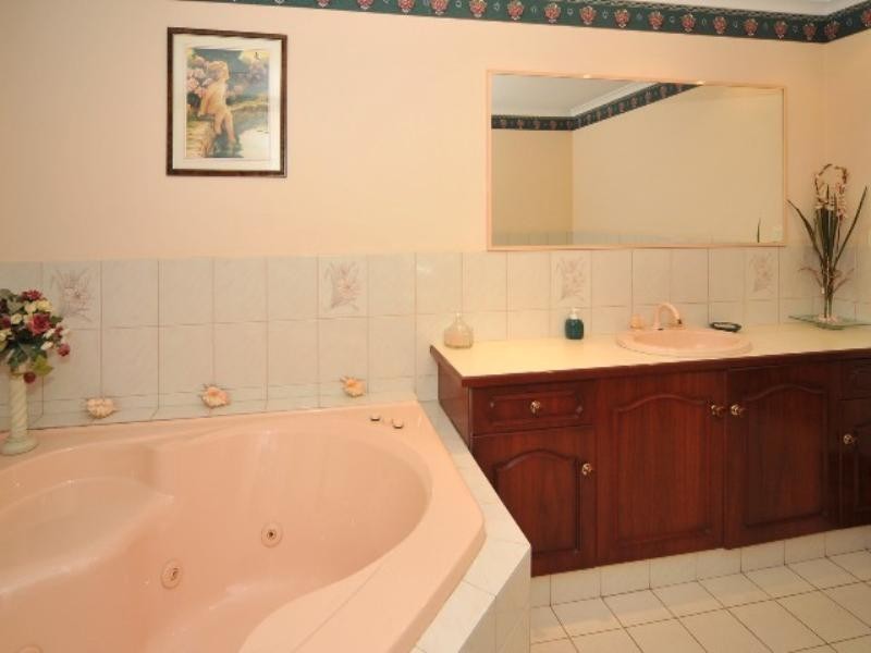 18 Bernacchi Court, Greenwith SA 5125