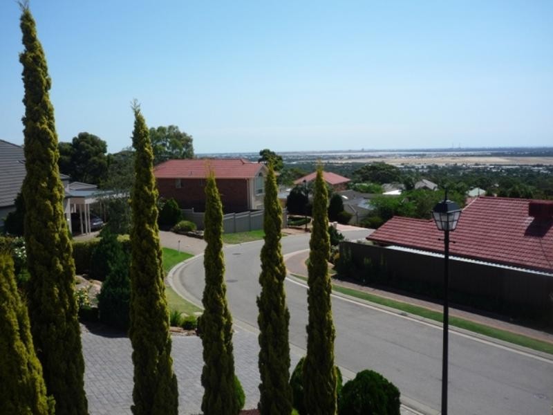 32 Swansea Circuit, Gulfview Heights SA 5096