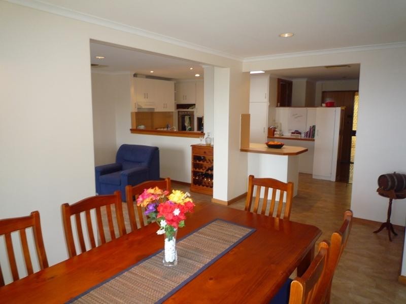 16 McKenzie Crescent, Gulfview Heights SA 5096