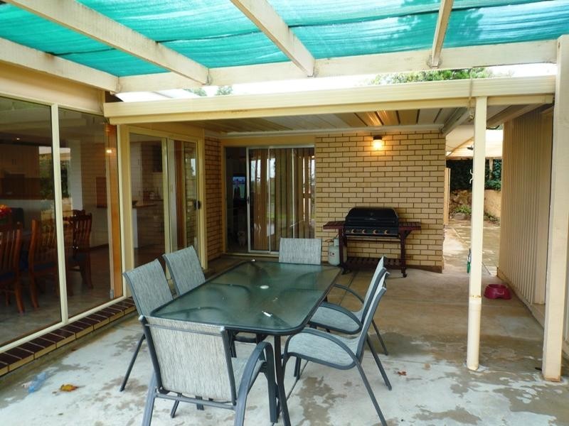 16 McKenzie Crescent, Gulfview Heights SA 5096