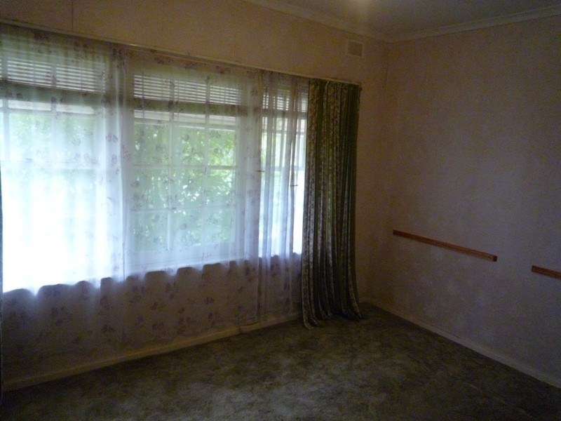 15 Phillips Avenue, Para Hills SA 5096