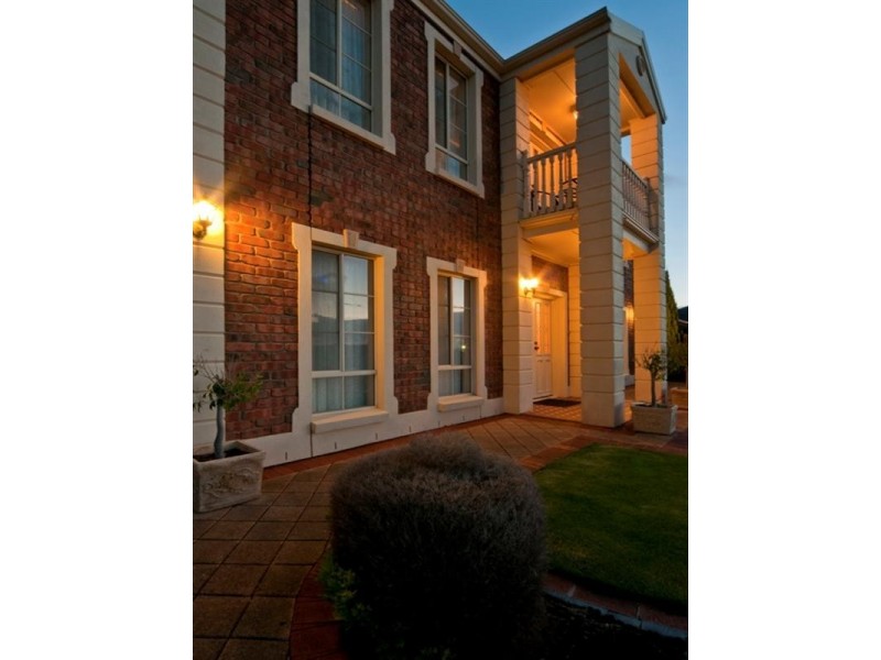 32 Swansea Circuit, Gulfview Heights SA 5096