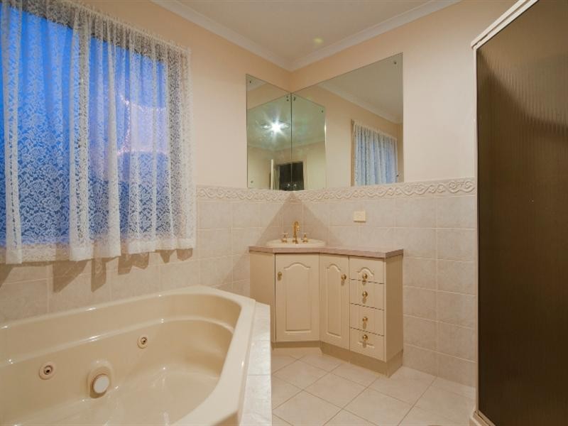 32 Swansea Circuit, Gulfview Heights SA 5096