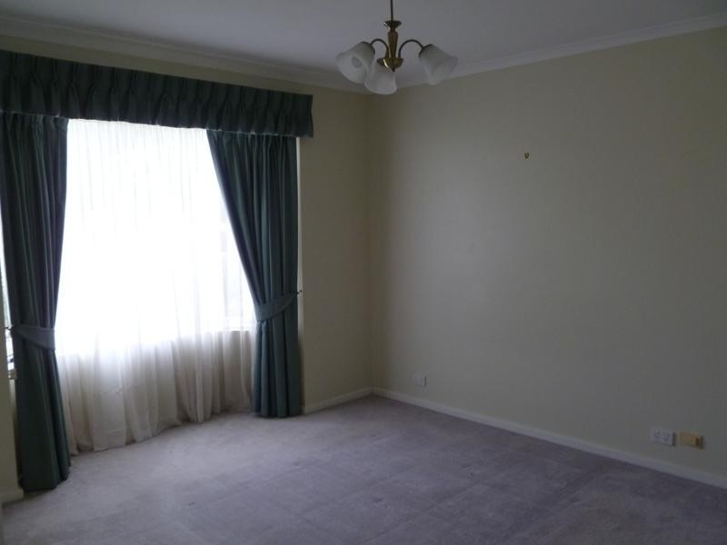 14 Lake Magenta Court, Greenwith SA 5125