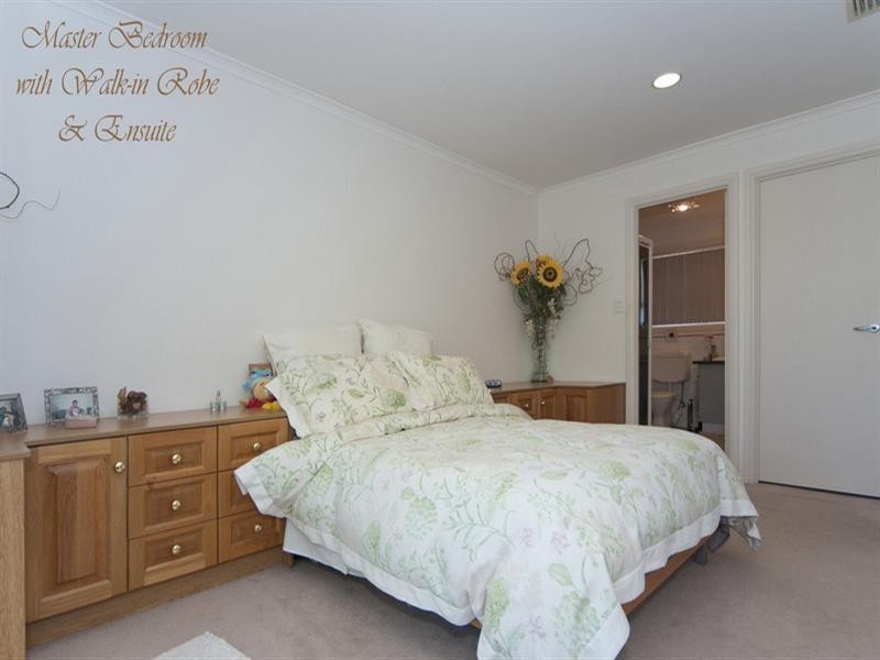 8 Bernacchi Court, Greenwith SA 5125