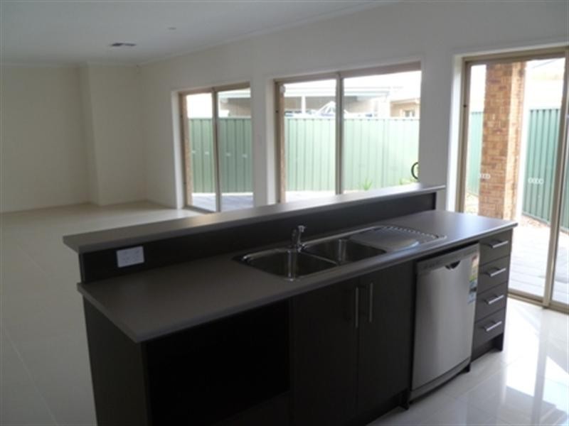 17 Mapleton Circuit, Mawson Lakes SA 5095