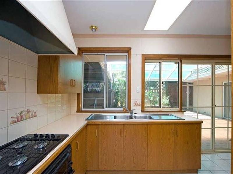 15 Lynore Road, Ridgehaven SA 5097