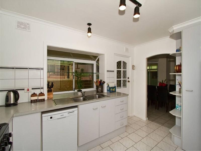 10 Chapman Avenue, Salisbury Heights SA 5109