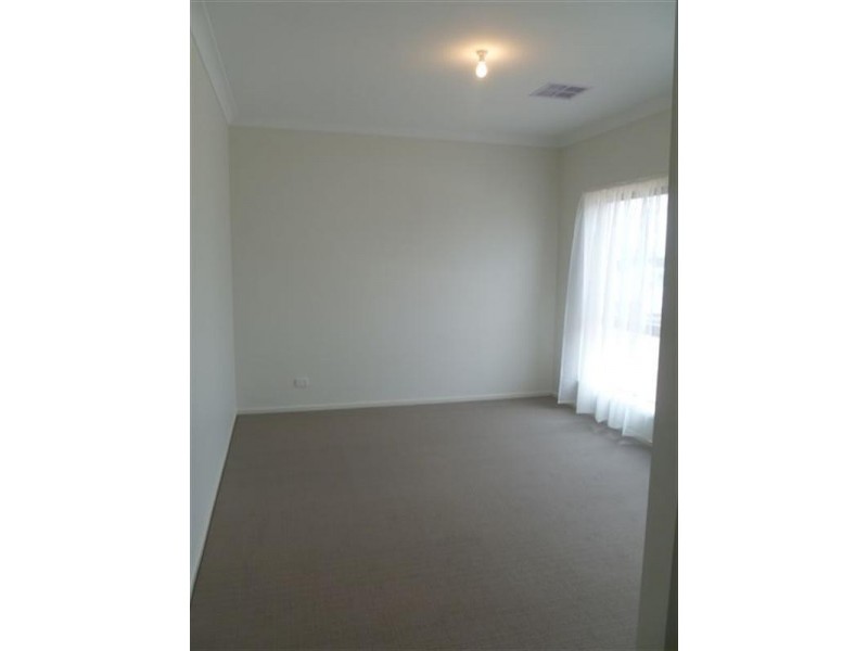 8 Rollings Way, Blakeview SA 5114