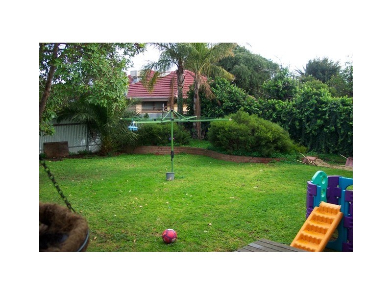 17 Morris Drive, Valley View SA 5093