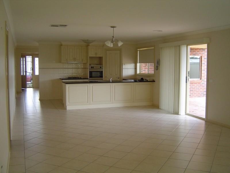 3 Rocklands Crescent, Kialla VIC 3631