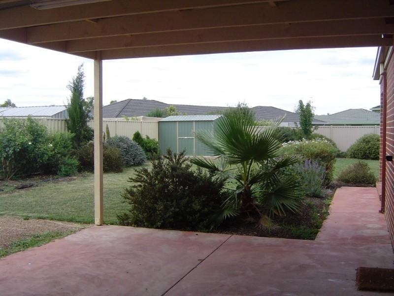 3 Rocklands Crescent, Kialla VIC 3631