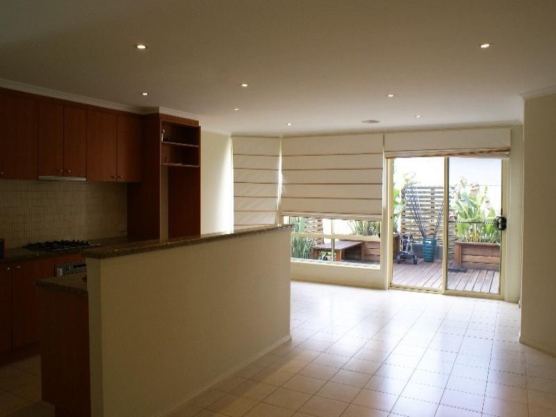 8 Rocklands Crescent, Kialla VIC 3631