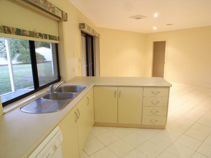 42 Gordon Drive, Kialla VIC 3631