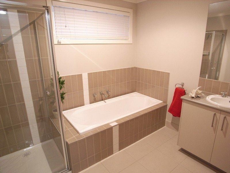 4 Wendouree Drive, Kialla VIC 3631