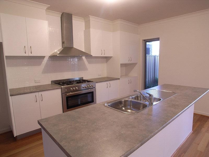 2/9 Jindabyne Court, Kialla VIC 3631