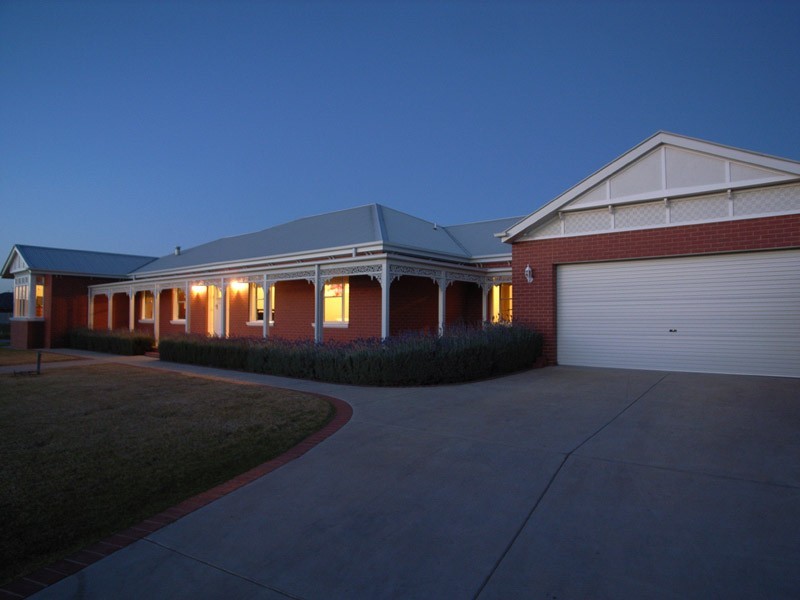 11 Dartmouth Court, Kialla VIC 3631