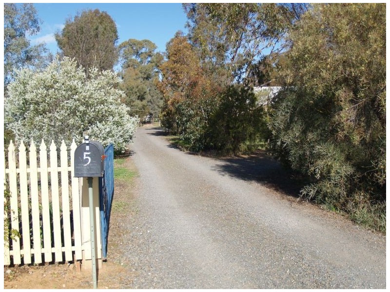 5 Glenny Lane, Numurkah VIC 3636