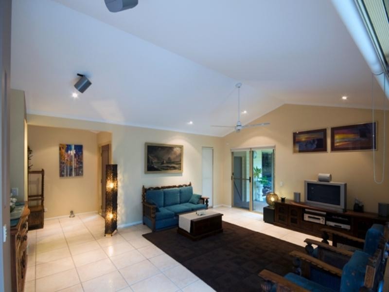 18 Bond Court, Doonan QLD 4562