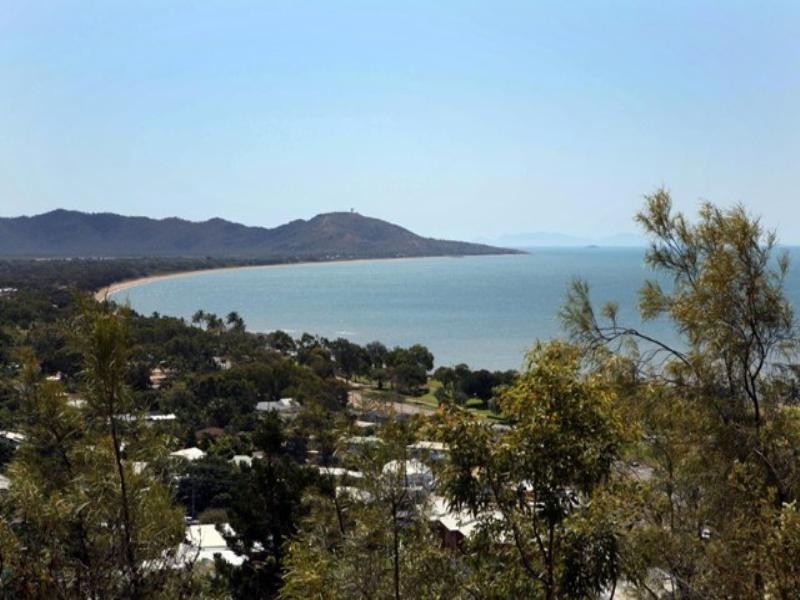 4 Seaview Court, Castle Hill QLD 4810