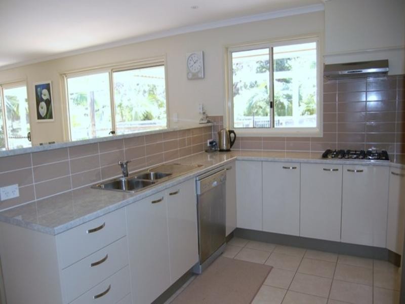 3 Honeygem Place, Cooroibah QLD 4565