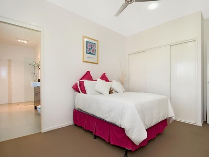 11b Jirrima Crescent, Cooroibah QLD 4565