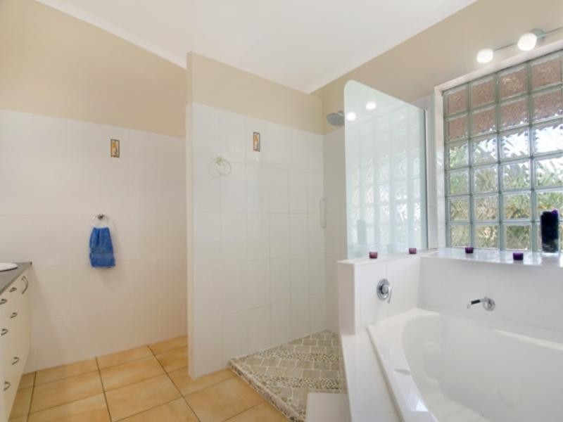 5 Lakeside Drive, Peregian Beach QLD 4573