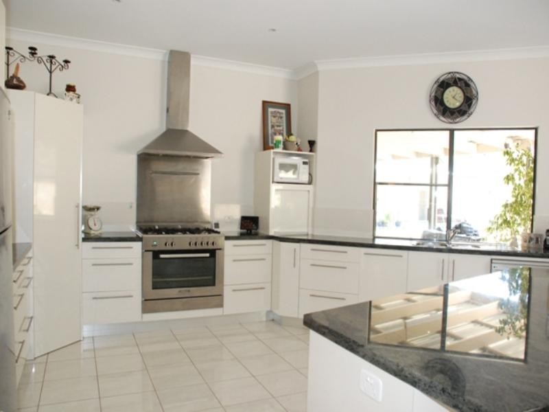 27 Charlotte Drive, Weyba Downs QLD 4562