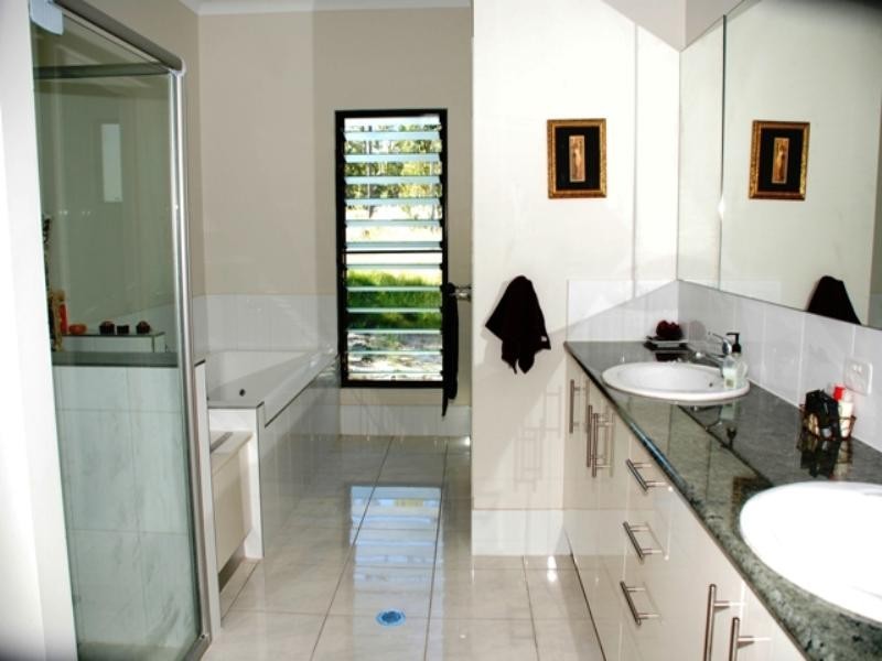 27 Charlotte Drive, Weyba Downs QLD 4562