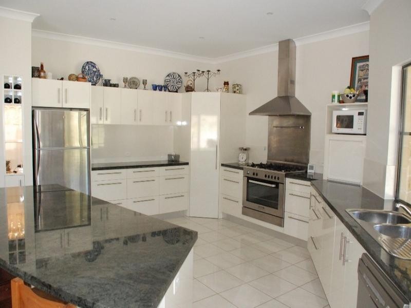 27 Charlotte Drive, Weyba Downs QLD 4562