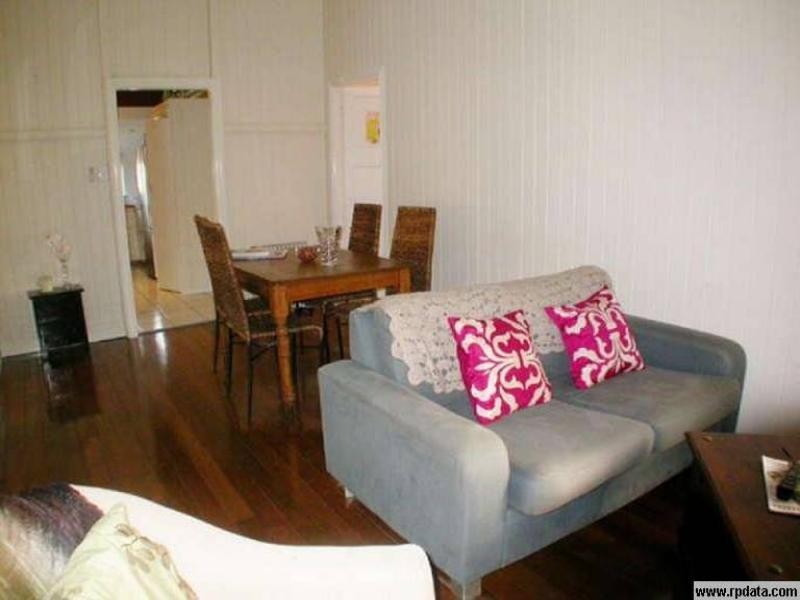 11 Station Street, Pomona QLD 4568