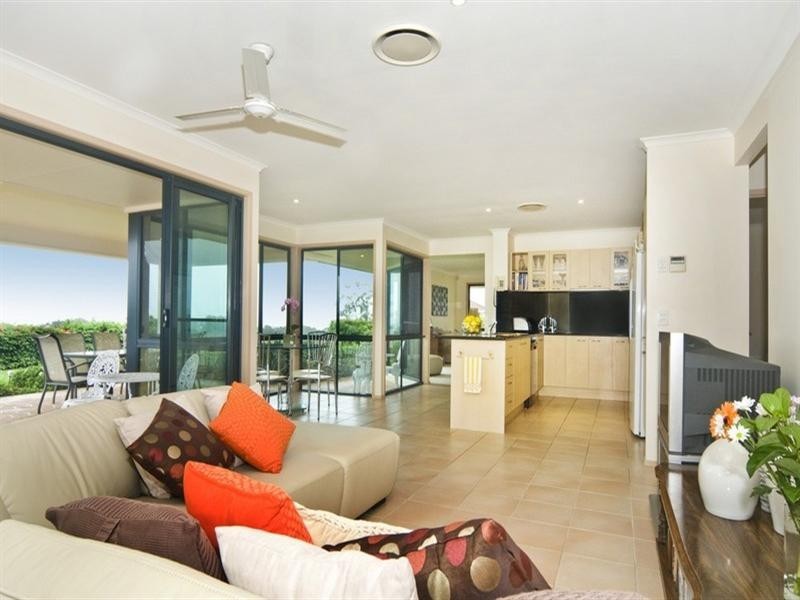 8 Panavista Court, Doonan QLD 4562