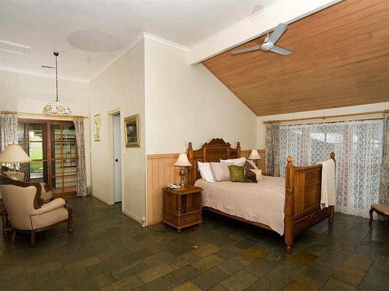 16 Hayward Road, Lake Macdonald QLD 4563