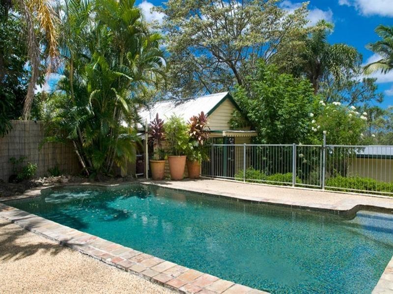 16 Hayward Road, Lake Macdonald QLD 4563