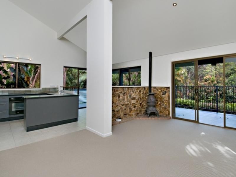 127 Sunrise Road, Tinbeerwah QLD 4563