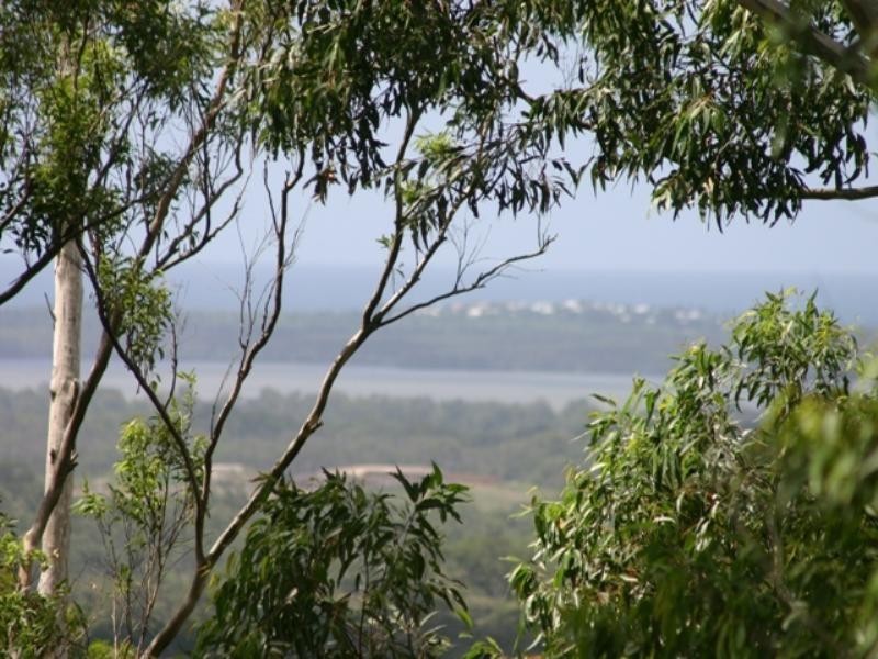 8 Hinterland Close, Tinbeerwah QLD 4563