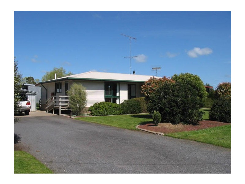 At Wynham Road, Moorak SA 5291