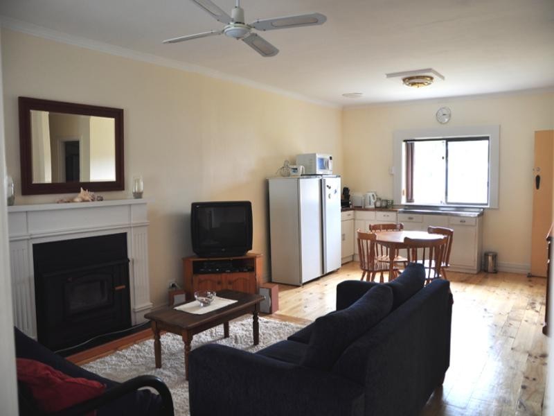 4 Compton Street, Port Macdonnell SA 5291