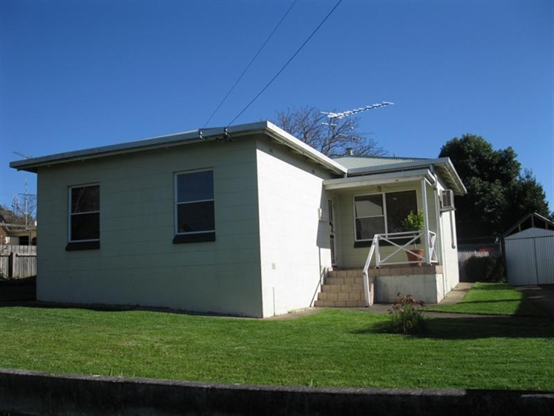 16 Holder Street, Mount Gambier SA 5290