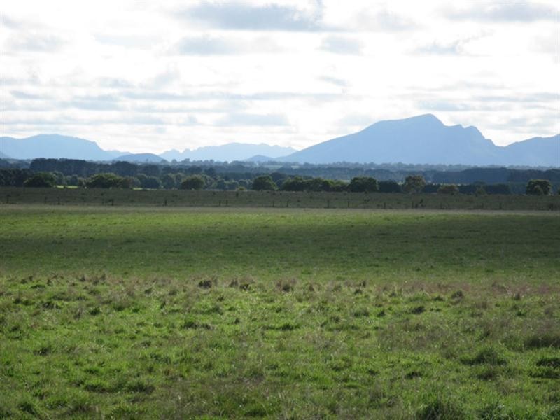 - Tobermorey Lane, Penshurst VIC 3289