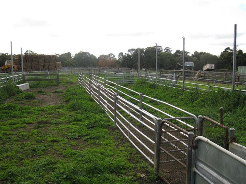 - Tobermorey Lane, Penshurst VIC 3289