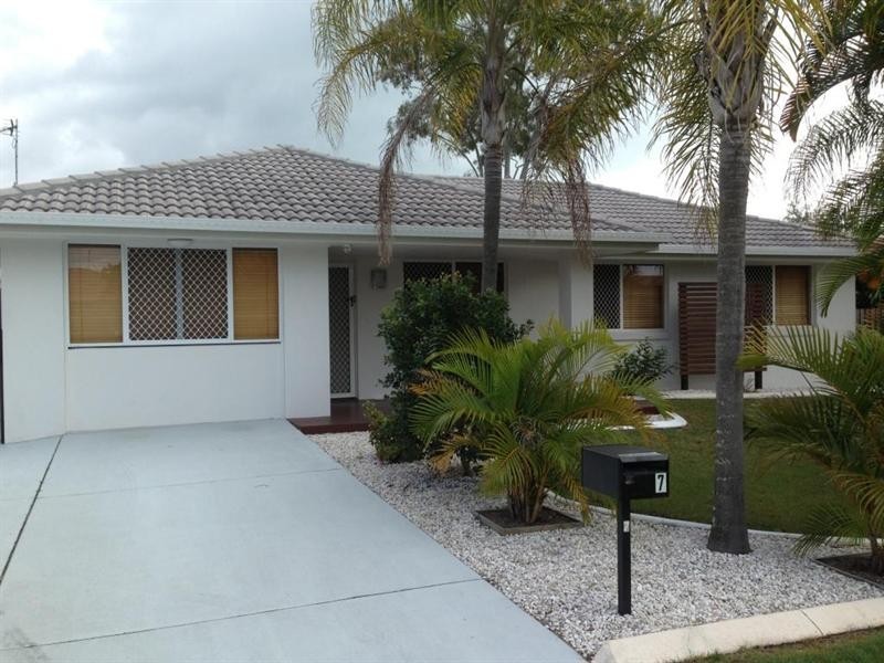 7 Lido Parade, Urangan QLD 4655