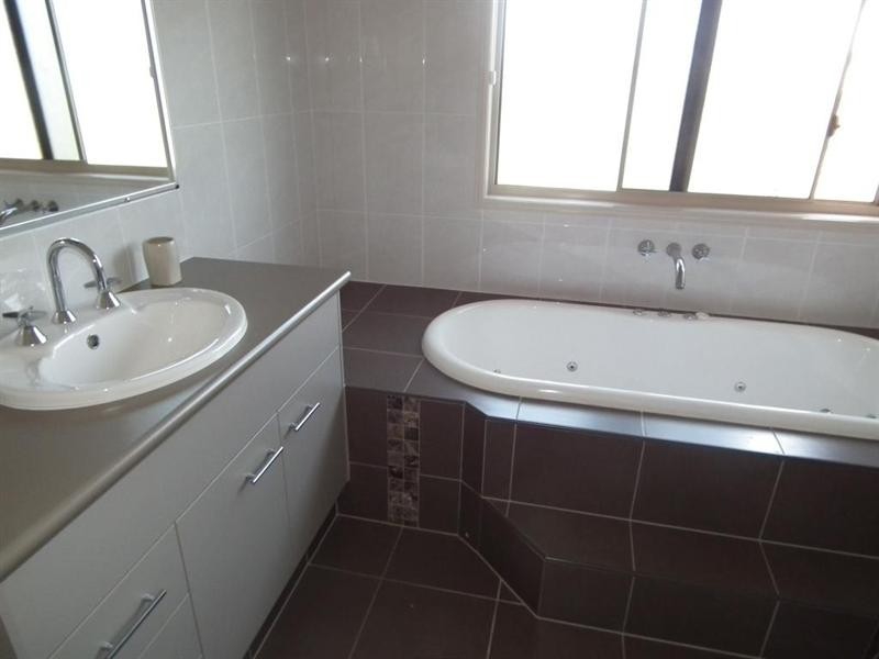 95 Charles Bruce Drive, Oakhurst QLD 4650