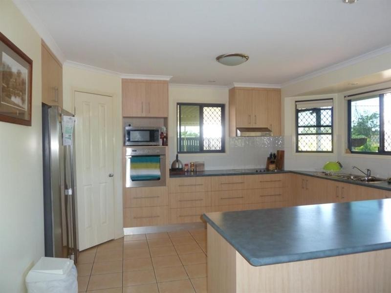 192 Woocoo Drive, Oakhurst QLD 4650
