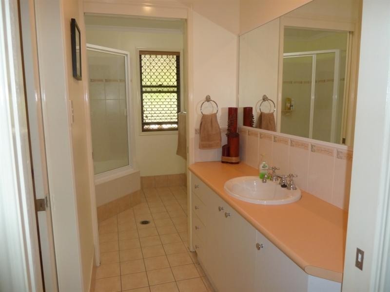 192 Woocoo Drive, Oakhurst QLD 4650