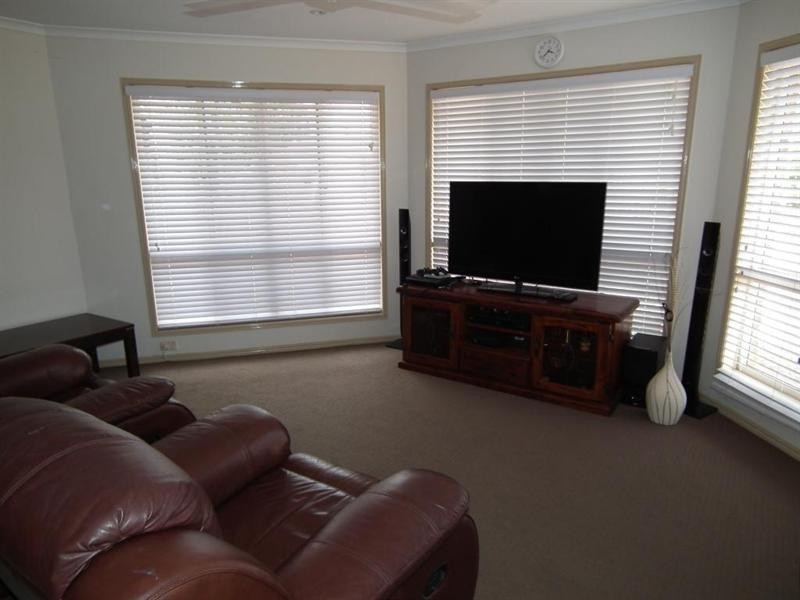 36 Loretto Drive, Oakhurst QLD 4650