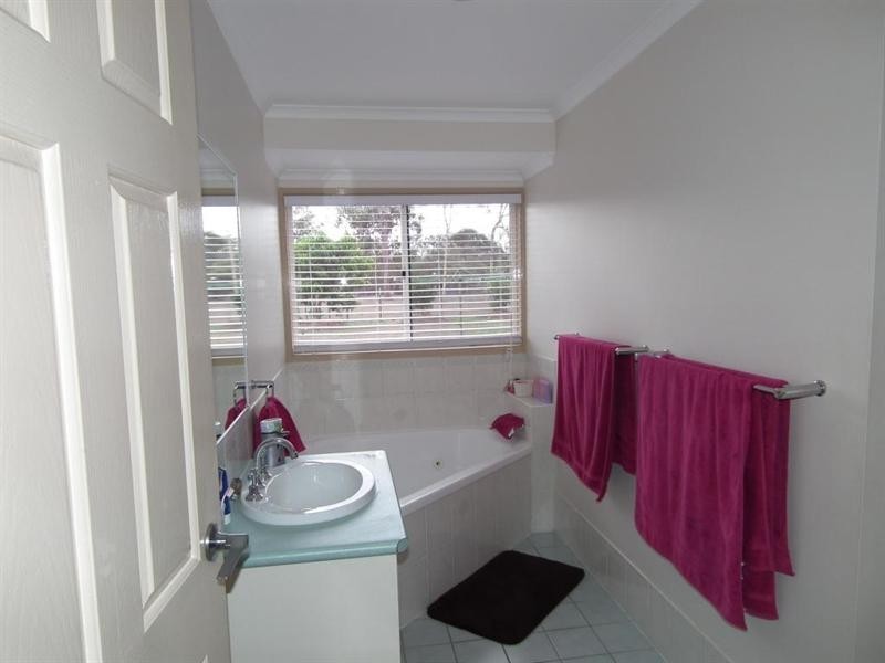 36 Loretto Drive, Oakhurst QLD 4650